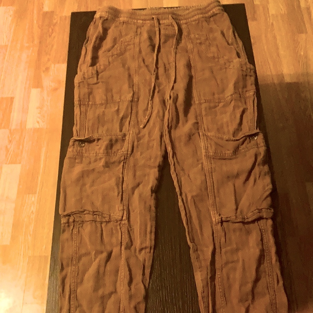 Free people, size XS, brown cargo pants!🤎